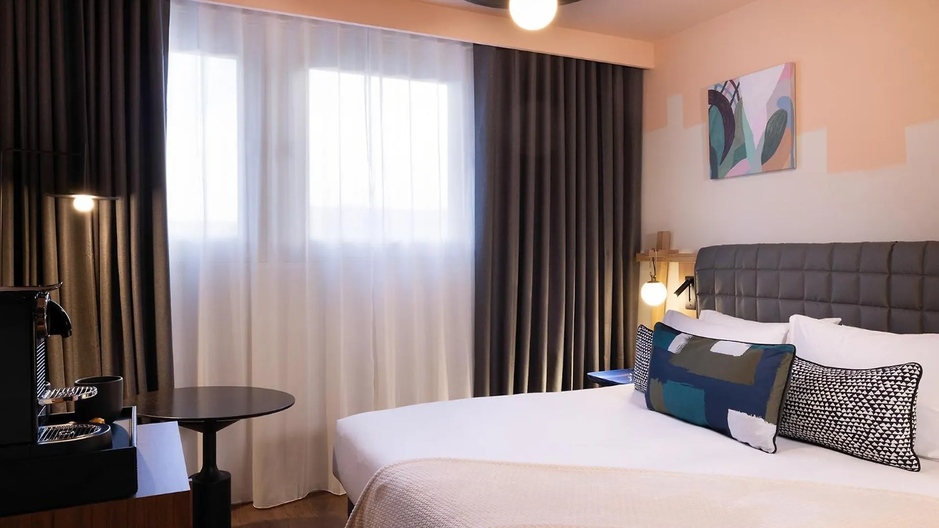 ****  Les Artistes Hotel Paris France