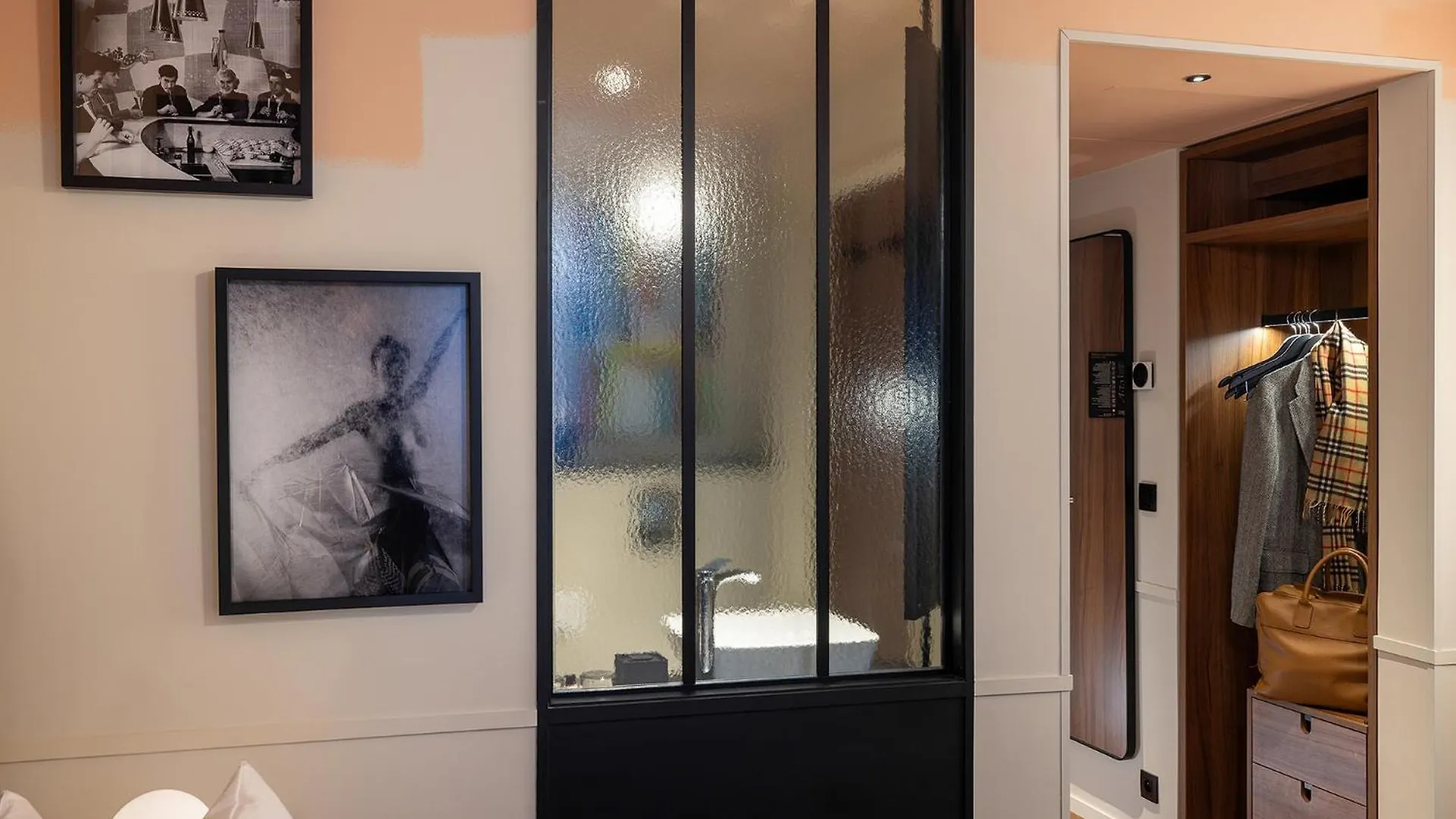 ****  Les Artistes Hotel Paris France