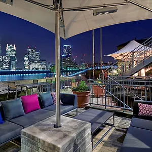 Doubletree By Hilton - Docklands Riverside Otel Londra