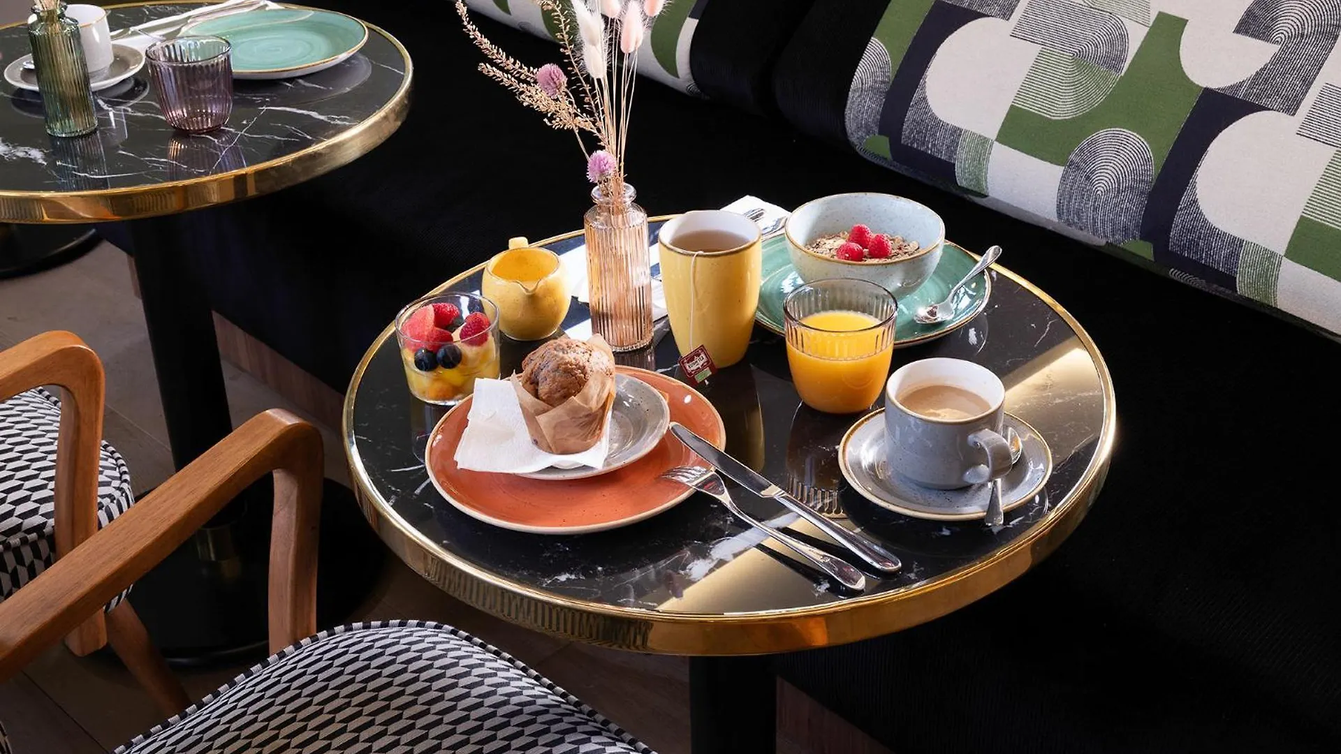Hotel Les Artistes Parigi 4*,
