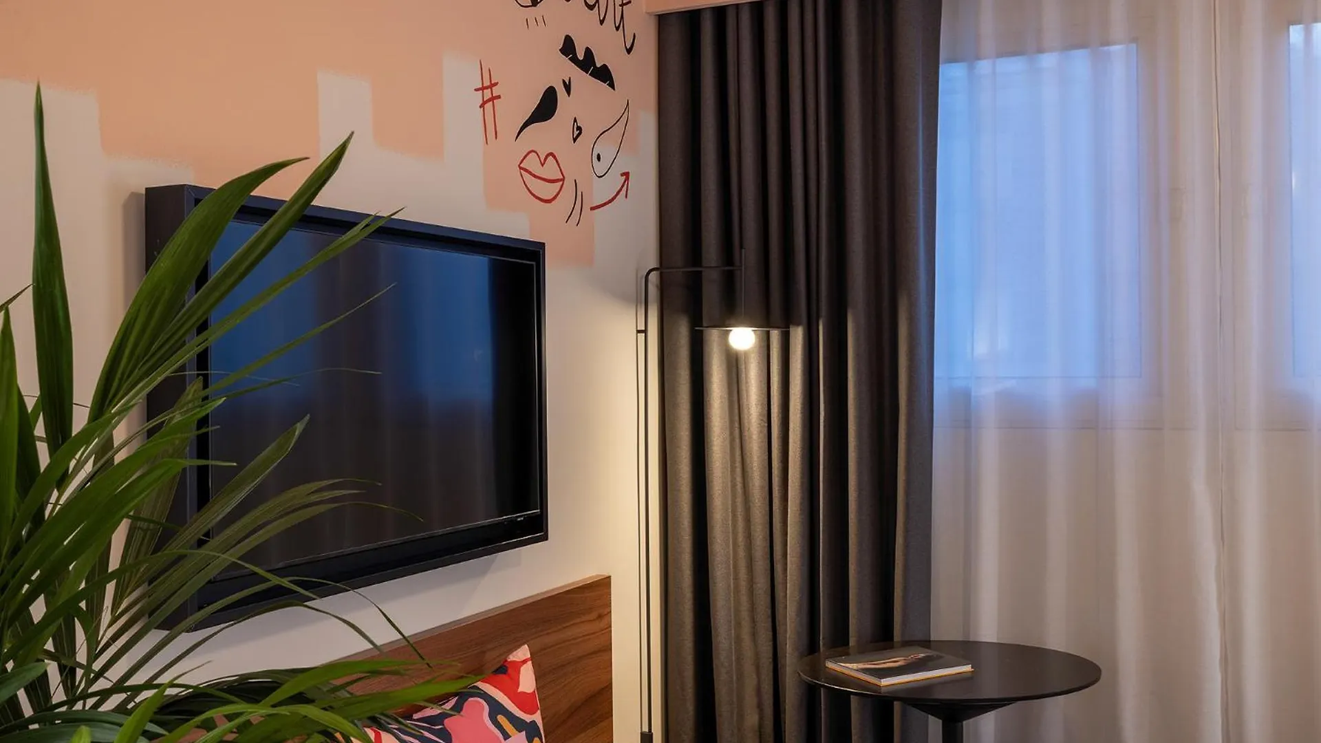 Hotel Les Artistes Parigi
