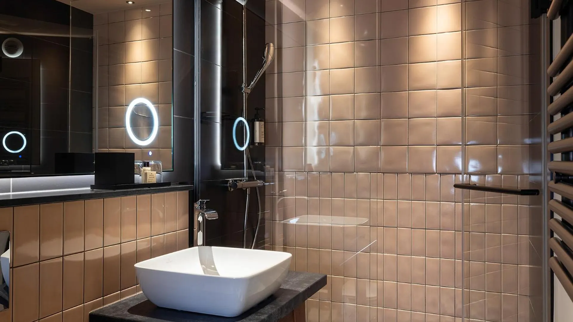 Hotel Les Artistes Parigi