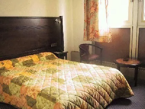Hotel Les Artistes Parigi
