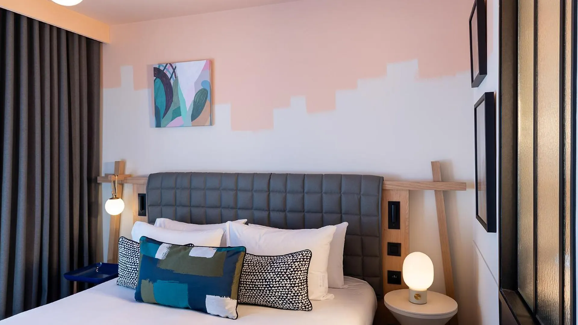 ****  Les Artistes Hotel Paris France
